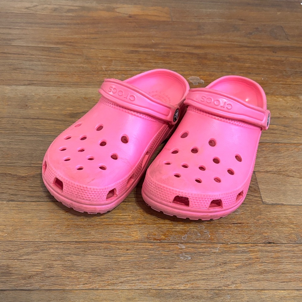CROCS Women’s shoes Bright Pink 9